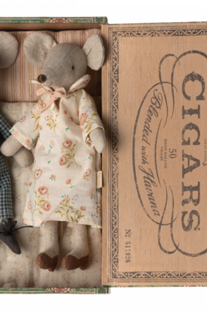 Maileg. Grandma and Grandpa mice in cigarbox