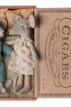 Maileg Mum & Dad mice in cigarbox